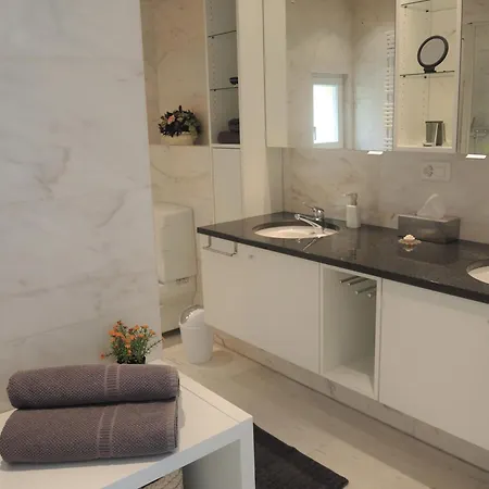 Alice By Fewotessin * لوكارنو